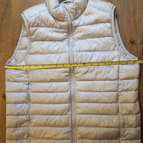 UNIQLO Women's Light Weight Down Puffer Vest Jacket Packable Silver Size Small - Picture 7 of 8